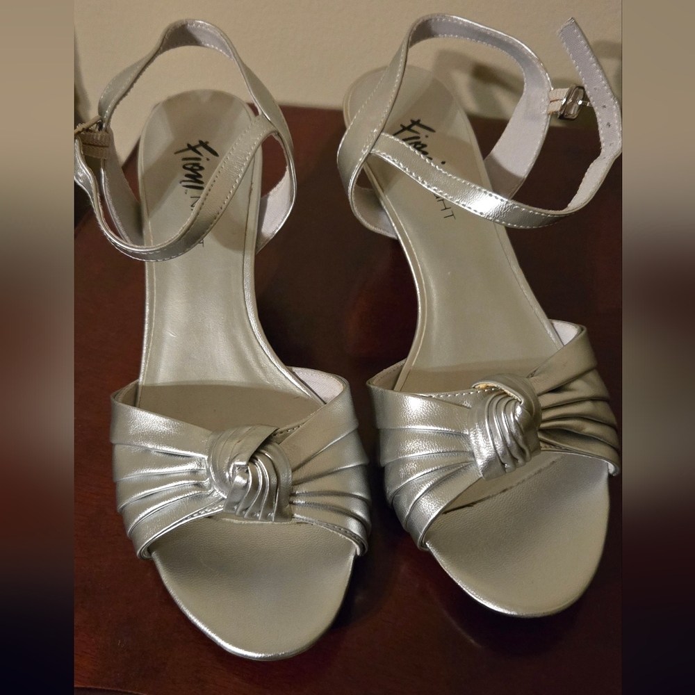 Fioni Night Silver Strappy Heels Womens Size 8 *Only One Night Out*